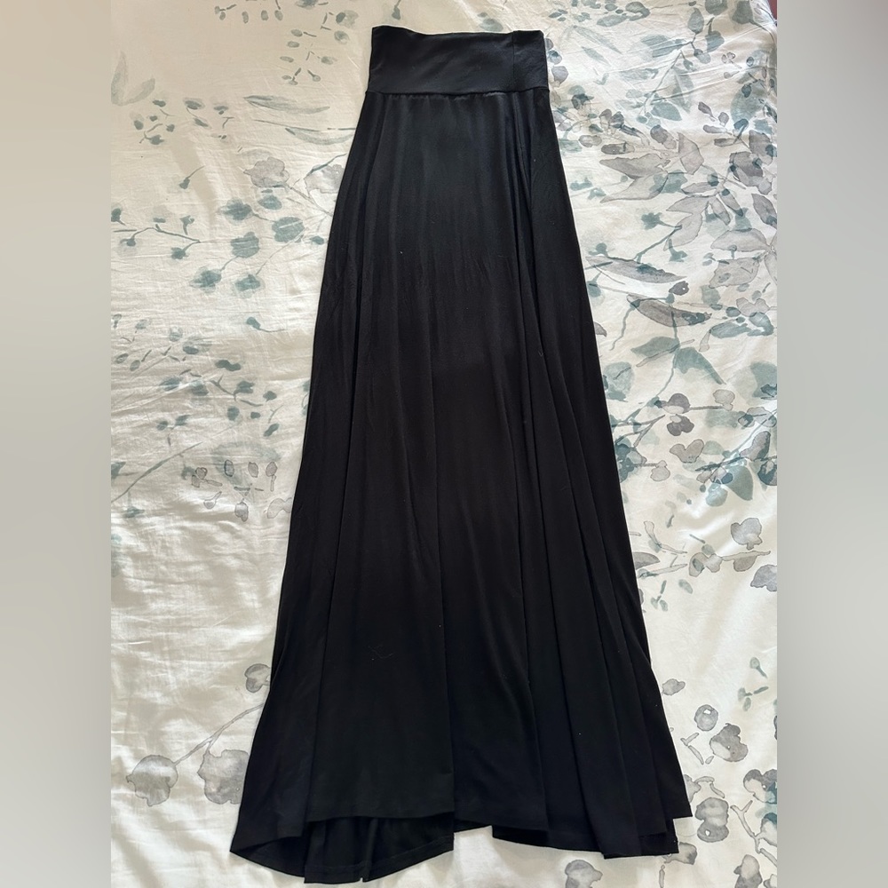 Emma’s Closet black maxi skirt, size small.